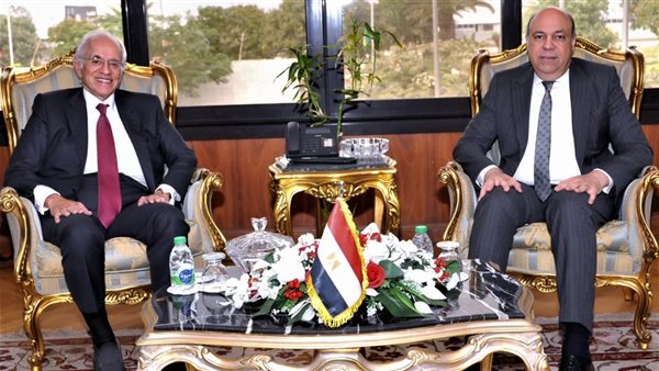  وزير الطيران يستقبل