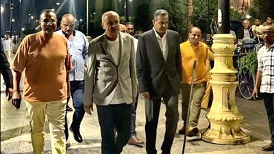 محافظ الأقصر في جولة ليلية مفاجئة بكورنيش النيل لمتابعة الخدمات المقدمة للمواطنين