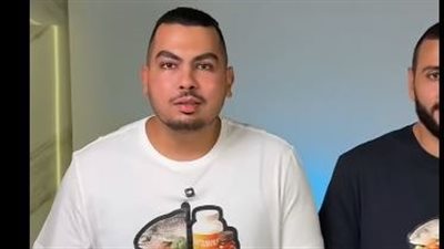 الأدوية مش أكل.. جدل واسع بعد فيديو لبلوجر يقارن المكملات الغذائية والأدوية