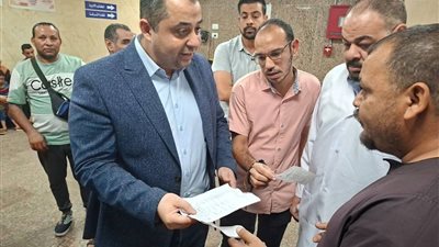 خلال زيارة مفاجئة ليلًا.. إحالة عدد من العاملين بمستشفى نجع حمادي بقنا للتحقيق