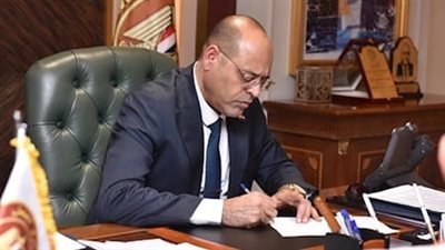 وزير العمل يقرر إيقاف نشاط 11 شركة لإلحاق العمالة بالخارج لمخالفتها أحكام القانون