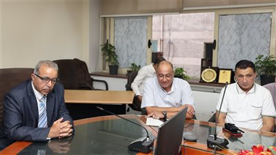 رئيس شركة الصرف الصحي بالإسكندرية يناقش خطة مواجهة مياه الأمطار خلال فصل الشتاء
