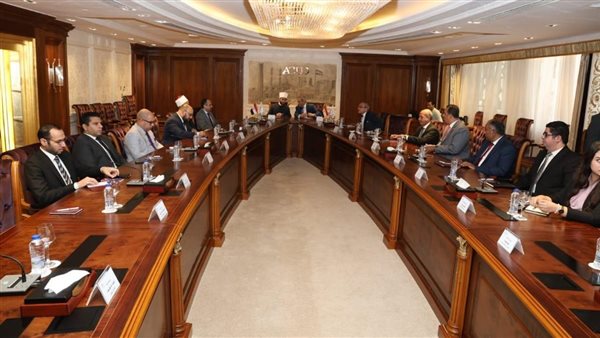 جانب من التوقيع 