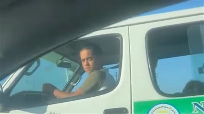 الأمن يفحص فيديو قيادة صغير لميكروباص يقل تلاميذ مدرسة خاصة بالإسكندرية