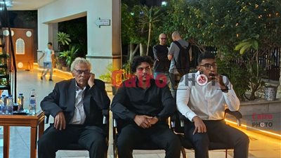 الفنان حسن العدل يستقبل عزاء زوجته في مسجد آل راشدان