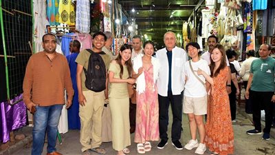 محافظ الأقصر في جولة ليلية مفاجئة لتفقد السوق السياحي ومتابعة مستوى النظافة| صور