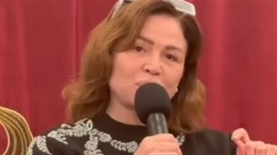 إلهام شاهين خلال زيارتها لـ الكنيسة المصرية الأرثوذكسية بـ ناشفيل: لما بيسألوني عن ديانتي بقول مؤمنة