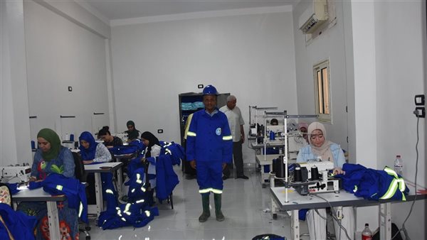 أول مصنع للملابس