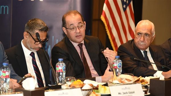 وزير المالية في الغرفة