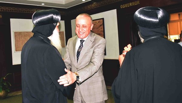 محافظ الأقصر يتسلم