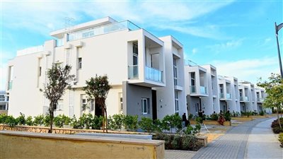 وزير الإسكان يتفقد برج LD08 ضمن الأبراج الشاطئية وكومبوند مزارين بمدينة العلمين الجديدة