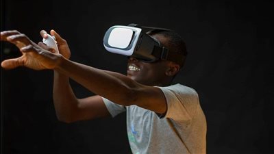 مكافحة الإدمان: استخدام تقنية الواقع الافتراضي VR بالجامعات لتوعية الطلاب بخطورة تعاطي المخدرات| خاص