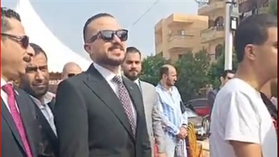 النائب محمد الجارحي يدلي بصوته في انتخابات مجلس النواب بالمدرسة المصرية اليابانية