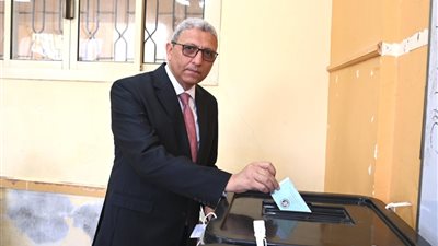 وكيل أول مجلس النواب يدلي بصوته في انتخابات مجلس النواب بالجيزة