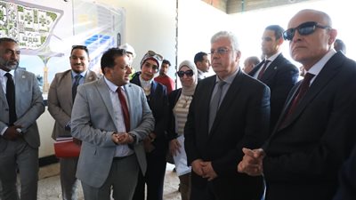 وزير التعليم العالي ومحافظ الأقصر يتفقدان مشروعات تعليمية وصحية بتكلفة 2.3 مليار جنيه