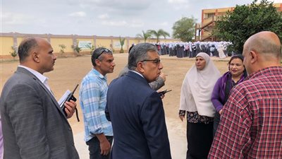 محافظ الدقهلية في زيارة مفاجئة لمدرسة نوسا الغيط الإعدادية بأجا لمتابعة سير العملية التعليمية