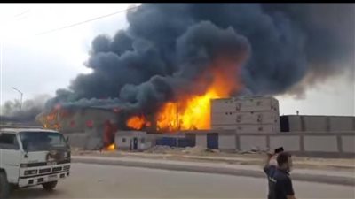 محافظ المنوفية يقطع زيارته لأشمون ويتوجه للسادات لمتابعة حريق مصنع أحبار الصباغة