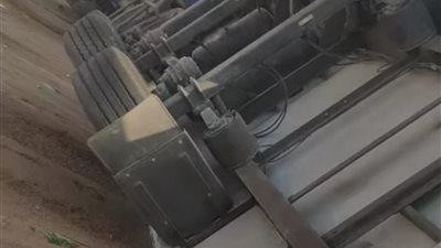 إصابة 4 أشخاص في حادث انقلاب سيارة تحمل مشروبات روحية بطريق شرم الشيخ| صور