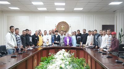 العمل: تسليم 36 عقد عمل لشباب مصريين للعمل في مجال الزراعة بالأردن