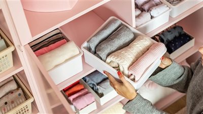أفضل طريقة لتنظيم الملابس الشتوية بسهولة.. أفكار ذكية دون فوضى