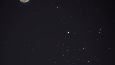 شاهد بعد قليل.. اقتران جديد لـ القمر يزين سماء الوطن العربي