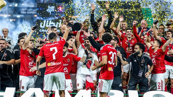 تتويج الأهلي بالسوبر