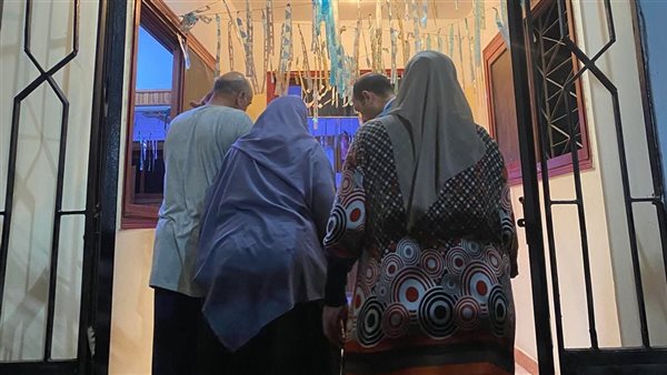 السيدة خلال نقلها