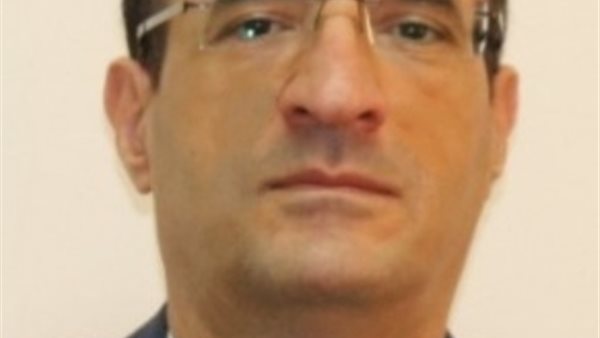 عميد سياسة واقتصاد