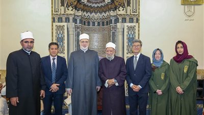 المفكر العالمي البروفيسور جيفري ساكس في جولة داخل الجامع الأزهر