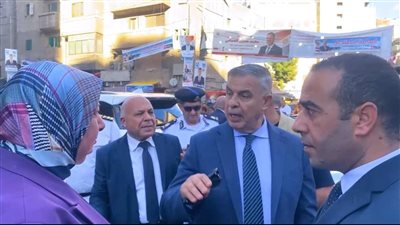 لتعدي أحد المحلات على حرم الطريق.. محافظ الإسكندرية يعنف رئيس حي منتزه أول ويوجه بإزالة الإشغالات