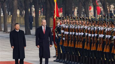 الرئيس الصيني شي جين بينج يستقبل ملك إسبانيا في العاصمة بكين لتعزيز العلاقات الثنائية