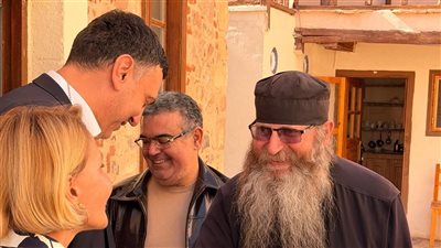 وزير الشؤون البحرية اليوناني يغادر سانت كاترين بعد انتهاء زيارته للدير