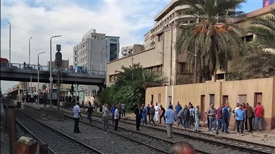 كان بيعدي المزلقان.. مصرع شخص صدمه قطار في أسيوط