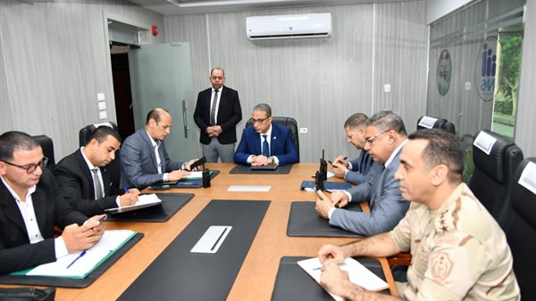 جانب من متابعه محافظ