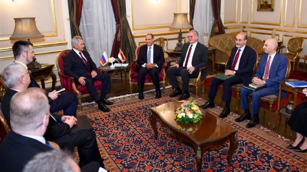 وزير الخارجية يستقبل