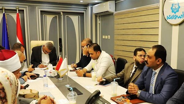 محافظ أسوان