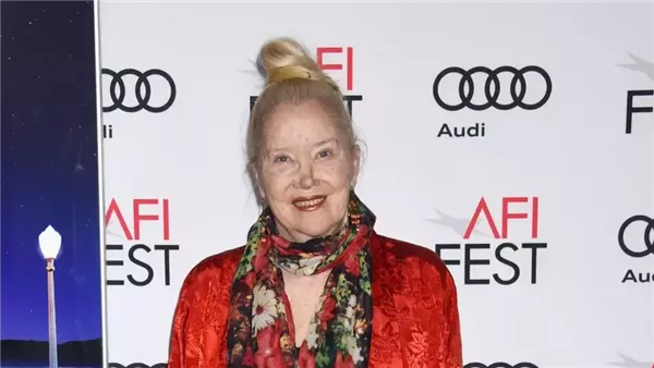 الممثلة سالي كيركلاند