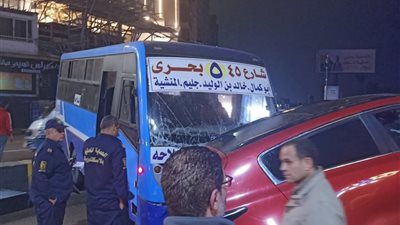 إصابة قائد سيارة ملاكي صدمها أتوبيس نقل عام اخترق الجزيرة الوسطى بكورنيش الإسكندرية