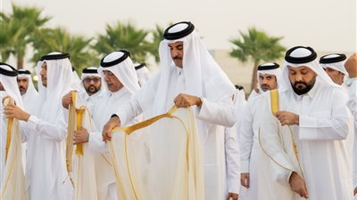 طلبا لنزول الغيث.. أمير قطر يؤدي صلاة الاستسقاء مع المصلين في لوسيل 