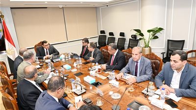 وزير الإسكان: ضرورة تضافر الجهود وتسخير كل الإمكانيات لإتمام مشروعات حياة كريمة