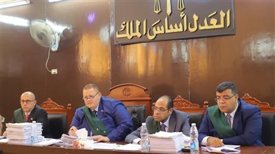 أحدهم بالمؤبد والسجن 47 سنة.. المشدد لـ 4 متهمين بسرقة محل بالإكراه في قنا 