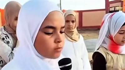 عندنا متحف كبير وفيه آثار ياما.. طالبة تلفت الأنظار بحديثها عن المتحف المصري الكبير في الإذاعة المدرسية