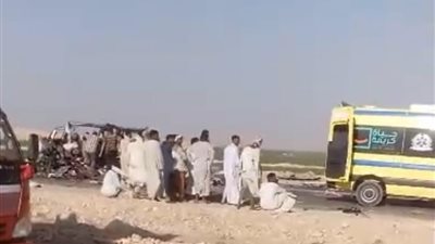 ننشر أسماء مصابي حادث تصادم ميكروباص بتريلا على صحراوي الأقصر