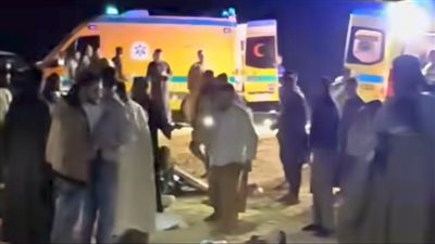 مصرع شخصين وإصابة 11 آخرين في انقلاب ميكروباص على محور سمالوط بالمنيا | أسماء