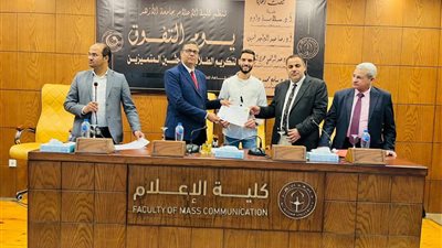 إعلام الأزهر تكرم الأوائل والفائزين في مسابقة القرآن الكريم وأعضاء هيئة التدريس والإداريين المتميزين 