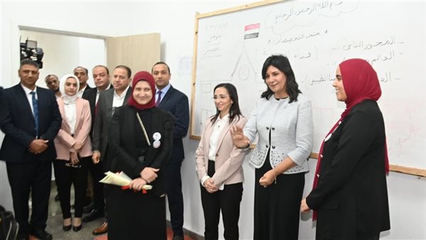 محافظ البحيرة والسفيرة