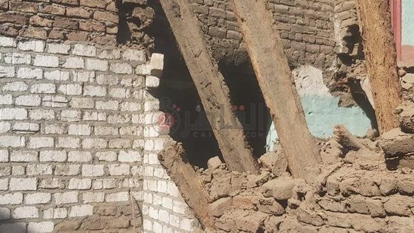 جانب من انهيار المنزل