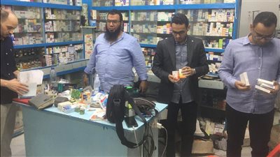 ضبط صيدلية دون ترخيص بمركز البداري في أسيوط