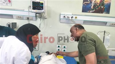 نائب مدير هيئة الرعاية الصحية يتابع حالة المصابين في حادث انقلاب أتوبيس إسنا