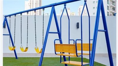 صدمته أرجوحة.. إصابة صغير بغيبوبة وكسر بالجمجمة داخل مدرسة في الهرم